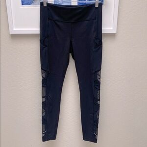 Lululemon Black Mesh Panel Leggings 8, 25”